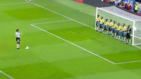 方硕冲击受阻，所罗门空中接力完成扣篮得分